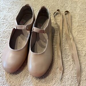 Capezio tan ladies tap shoes, size 7W